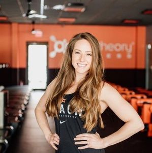 Meet your Posher, Steph